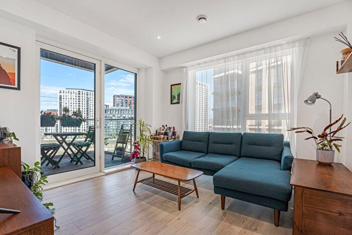2 Bedroom Flat For Sale In Heartwell Avenue, London, E16