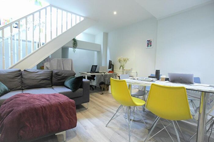 3 Bedroom Flat To Rent In Hornsey Road, London, N19