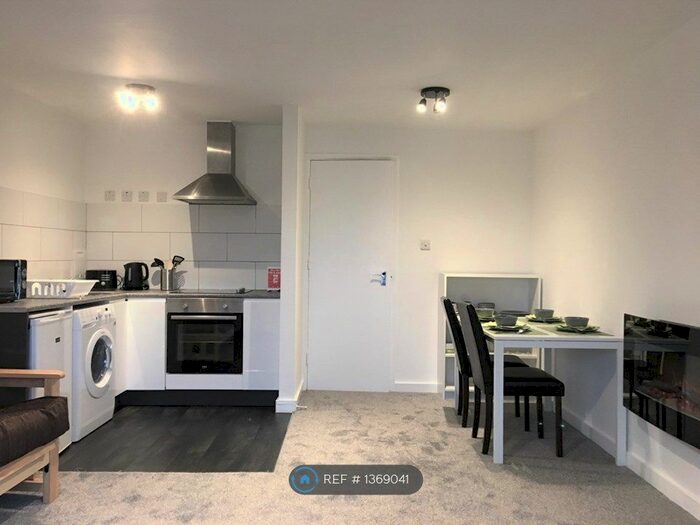 1 Bedroom Flat To Rent In Cotton Avenue, London, W3