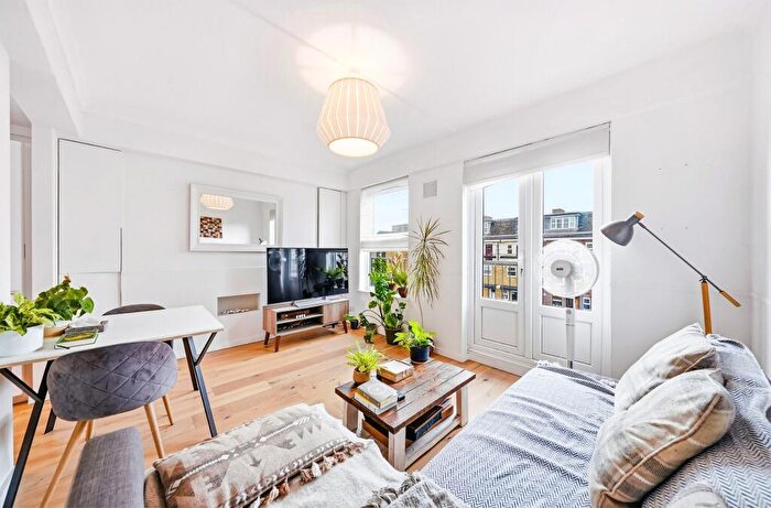 2 Bedroom Maisonette For Sale In Milk Yard, London, E1W