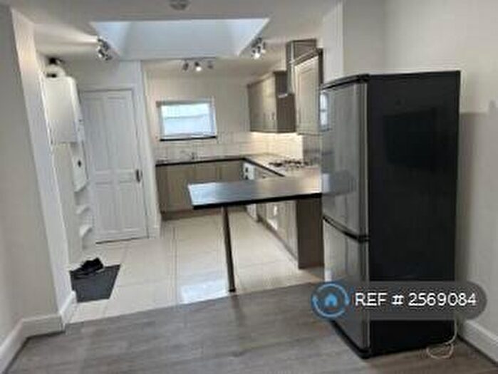 3 Bedroom Flat To Rent In Oxford Road, Reading, RG30