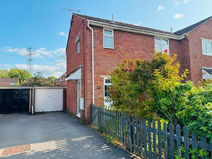 3 Bedroom Semi-Detached House To Rent In Mellow Ground, Swindon, SN25