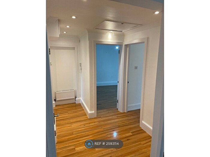 3 Bedroom Flat To Rent In Acton, London, W3