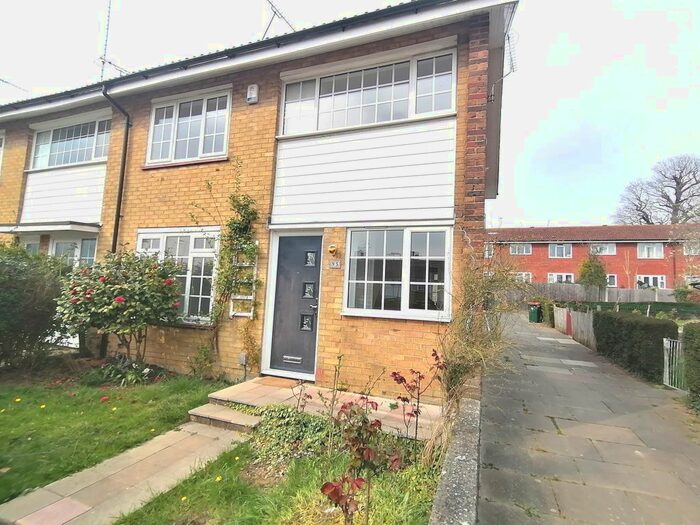 3 Bedroom End Of Terrace House To Rent In Wainwrights, Crawley, RH10