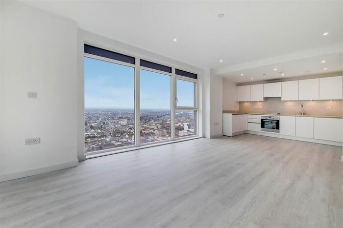 3 Bedroom Flat To Rent In Barratt House, Prince Regent Road, Hounslow, TW3