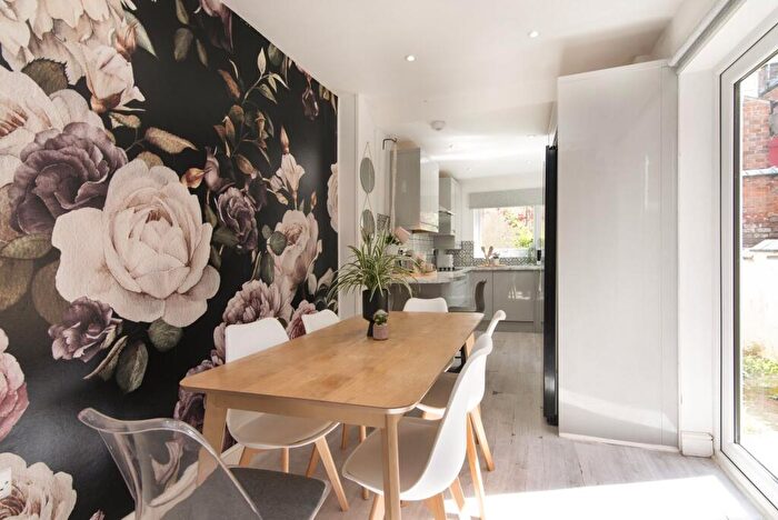 5 Bedroom Terraced House To Rent In Teversal Avenue, Nottingham, NG7