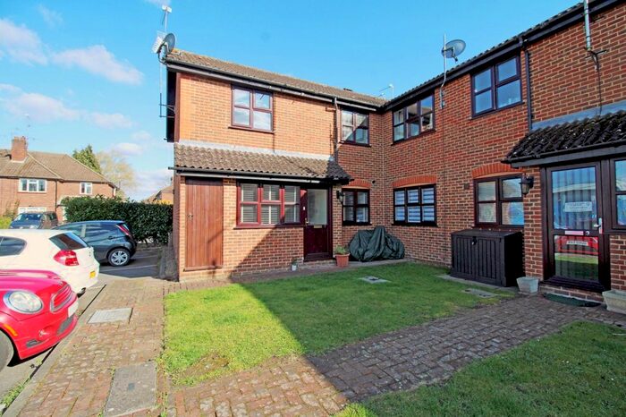 1 Bedroom Terraced House To Rent In Chestnut Walk, Byfleet, Surrey, KT14