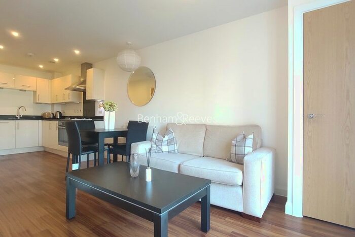 1 Bedroom Flat To Rent In Mercury House, Epsom, KT17