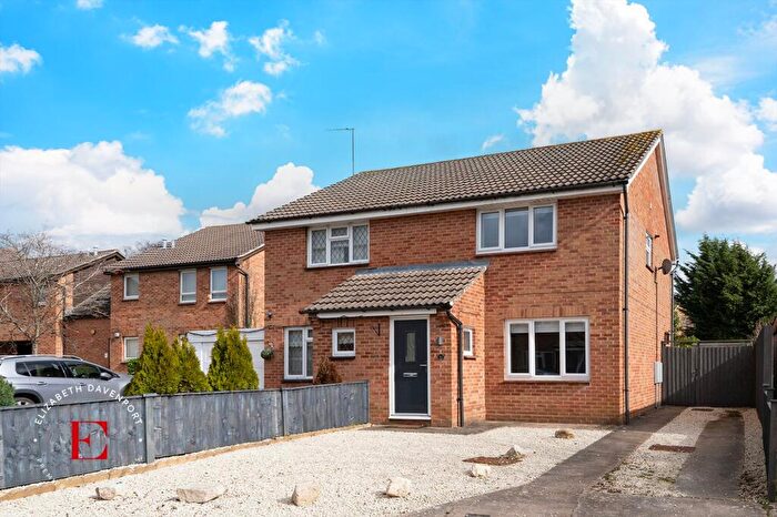 2 Bedroom Semi Detached House For Sale In Framlingham Grove, Kenilworth, CV8