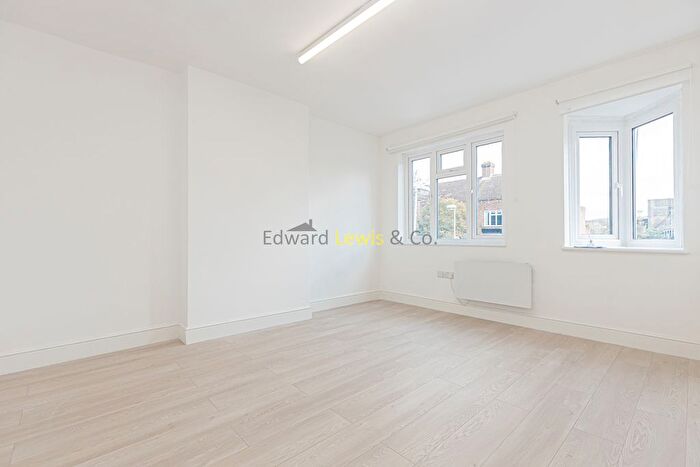 4 Bedroom Flat To Rent In Chingford Mount Road, Chingford, E4