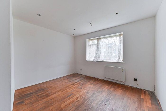 1 Bedroom Flat For Sale In Holmesdale Road, South Norwood, London, SE25