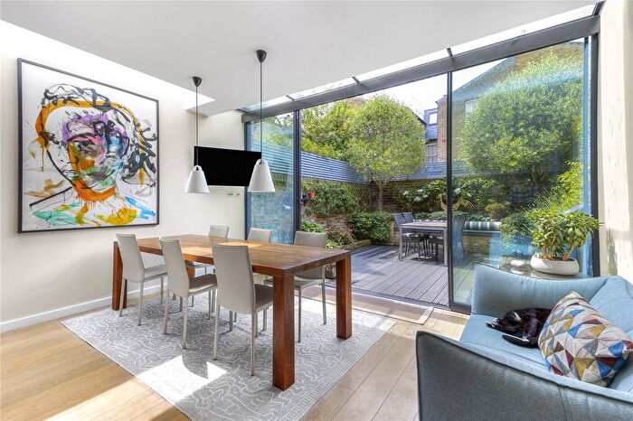 3 Bedroom Flat For Sale In Acfold Road, London, SW6