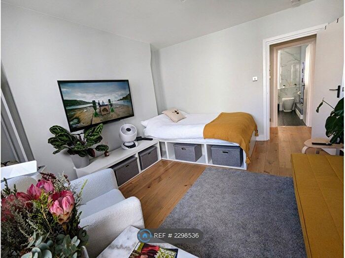 Studio To Rent In Cleveland Street, London, W1T