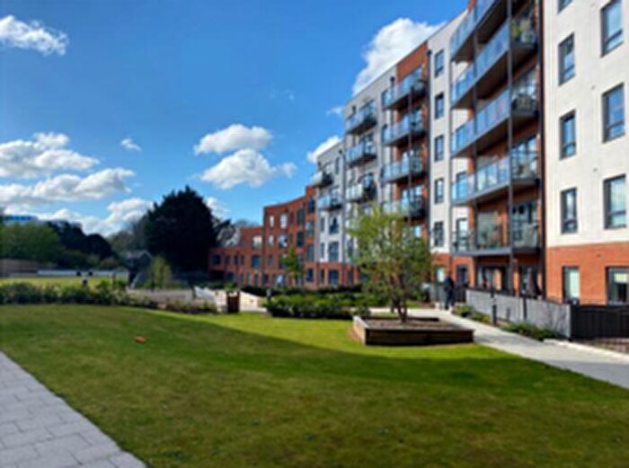 2 Bedroom Flat To Rent In Town Centre, RH11
