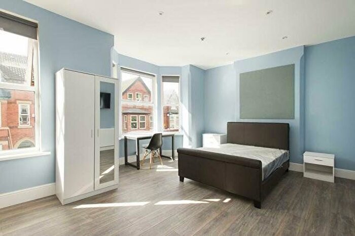 5 Bedroom Semi-Detached House To Rent In Bed, Derby Grove, Nottingham, NG7