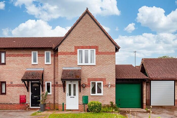 2 Bedroom End Of Terrace House To Rent In Spruce Drive, Bicester, OX26