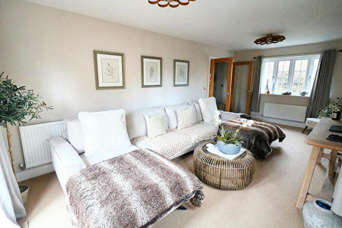 4 Bedroom Detached House For Sale In Cirencester Road, Tetbury, GL8