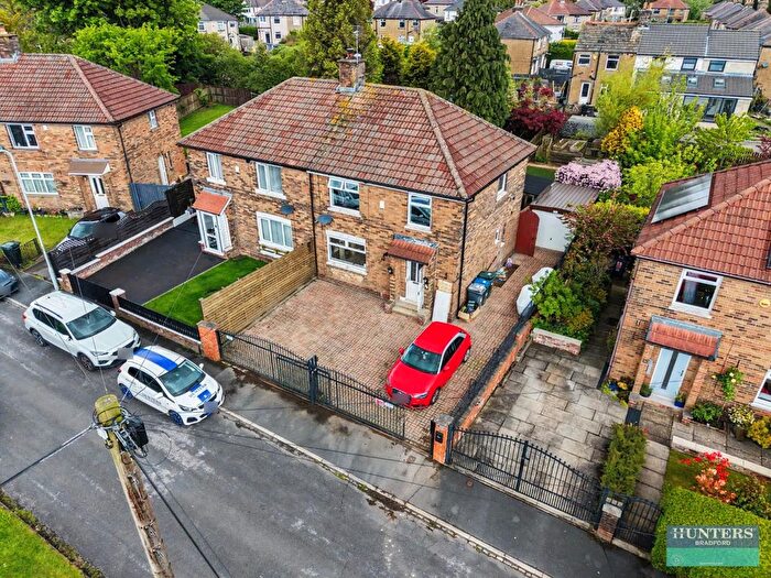 3 Bedroom Semi-Detached House For Sale In Breighton Adown Bradford, BD6