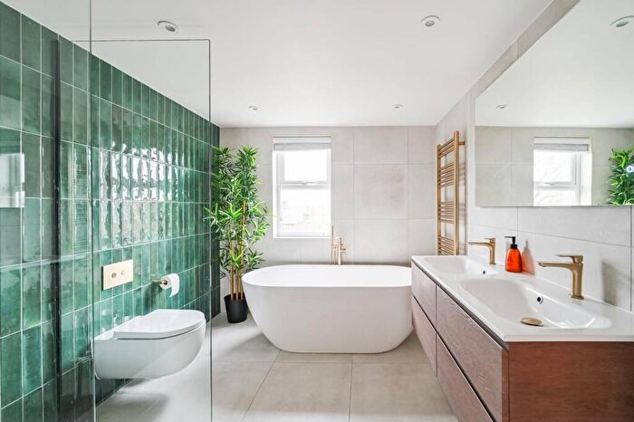 4 Bedroom Terraced House For Sale In Beresford Road, Harringay, London, N8