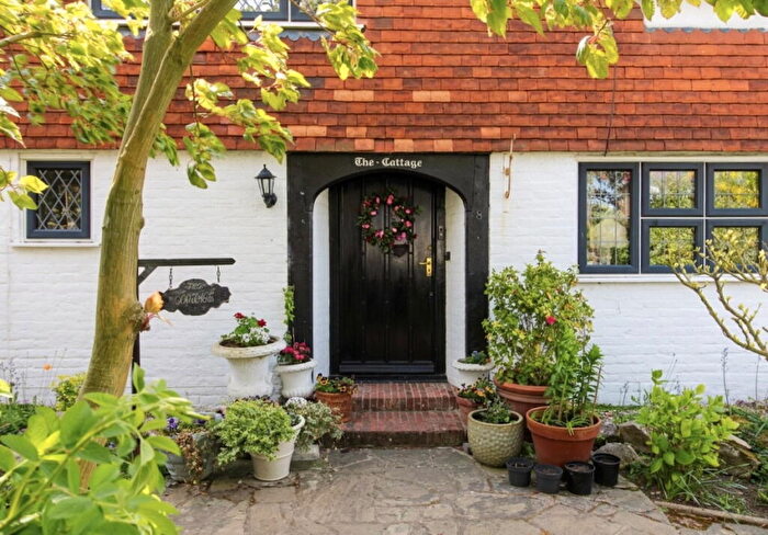 4 Bedroom Detached House For Sale In All Saints Avenue, Margate, CT9 - Photo 2