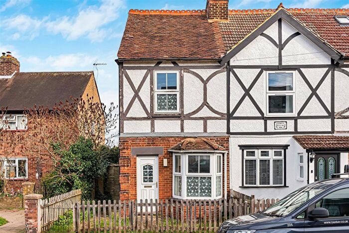 2 Bedroom End Terrace House For Sale In Walton Road, Hoddesdon, EN11