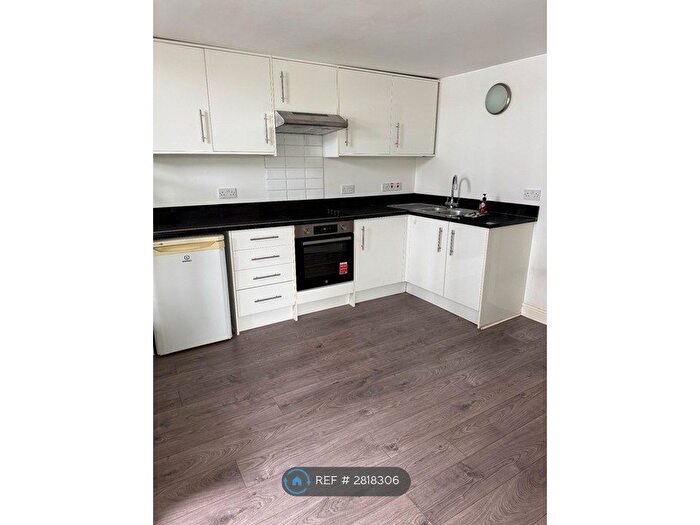 2 Bedroom Flat To Rent In Merton High Street, London, SW19