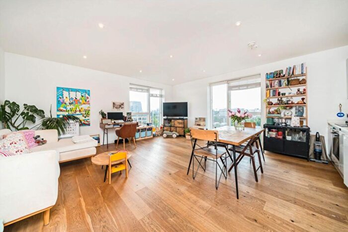 2 Bedroom Flat For Sale In Rosina Street, Homerton, E9