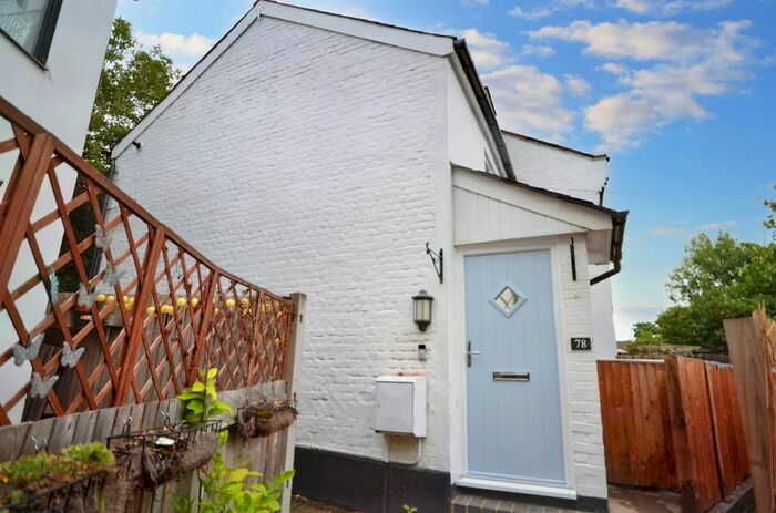 1 Bedroom Detached House To Rent In Farnborough Road, Farnham, GU9