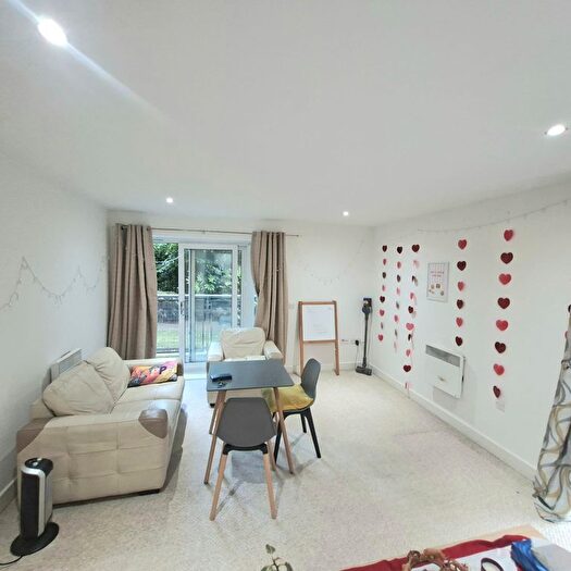 2 Bedroom Flat To Rent In Palatine Road, Manchester, M22