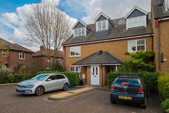 2 Bedroom Flat To Rent In Tersha Street, Richmond, TW9