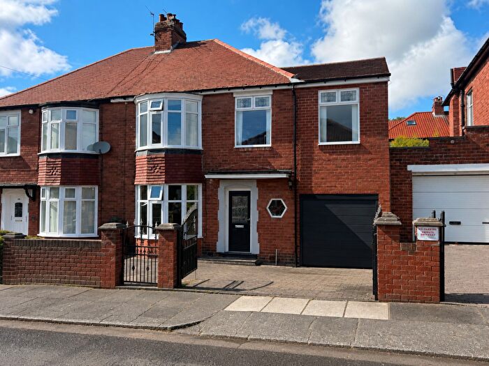 5 Bedroom Semi-Detached House For Sale In Lindale Road, Newcastle Upon Tyne, Tyne And Wear, NE4