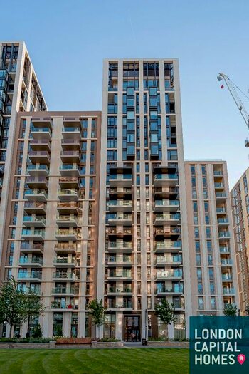 2 Bedroom Flat To Rent In Fountain Park Way, London, W12