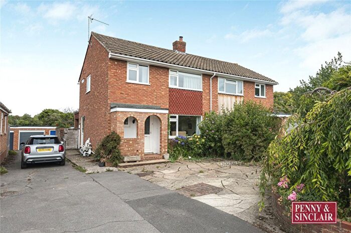 3 Bedroom Semi-detached House For Sale In Elizabeth Close, RG9