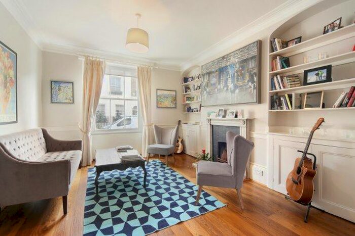3 Bedroom Property To Rent In Graham Terrace, London, SW1W