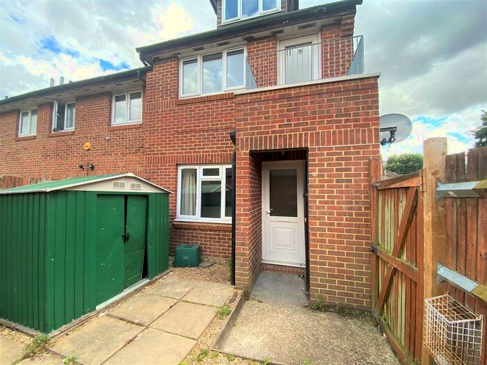 1 Bedroom Ground Maisonette To Rent In Devonshire Road, Carshalton, Surrey, SM5