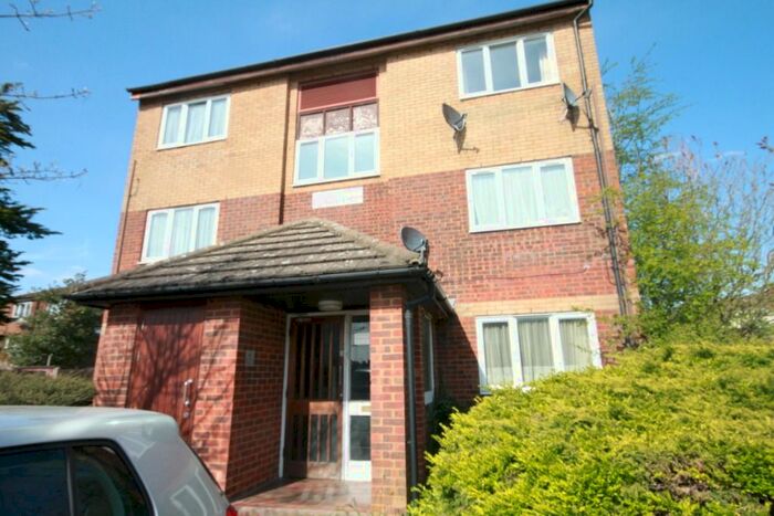 1 Bedroom Flat To Rent In Alder Crescent, Luton, LU3