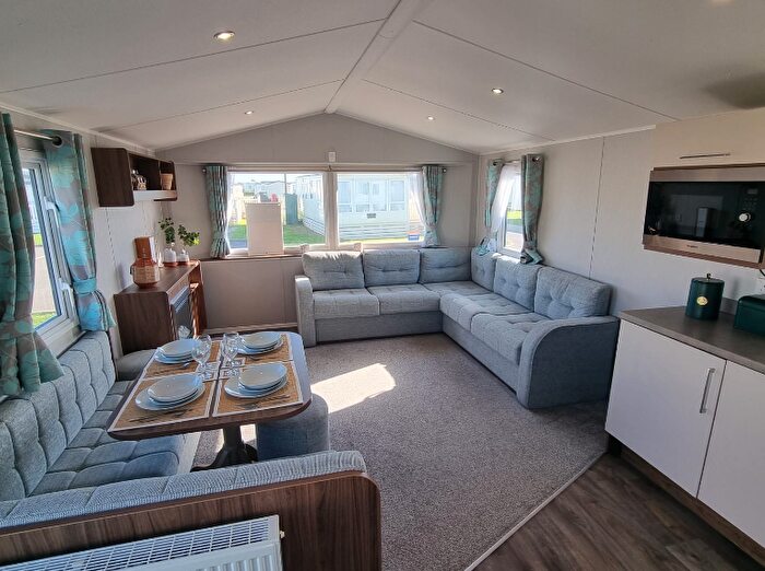 2 Bedroom Mobile/park Home For Sale In Warners Lane, Selsey, Chichester, PO20