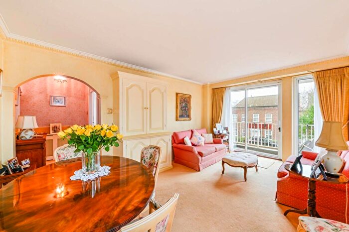 1 Bedroom Flat For Sale In Blair Court, St John's Wood, London, NW8