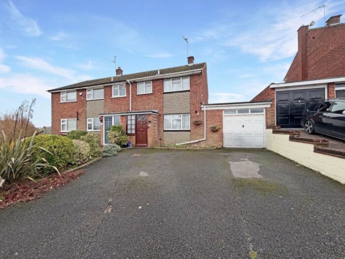 3 Bedroom Semi-Detached House For Sale In Langdale Road, Dunstable, LU6