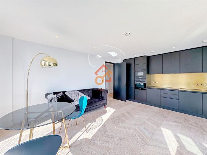 2 Bedroom Flat To Rent In The Waterman, Tidemill Square, London, SE10