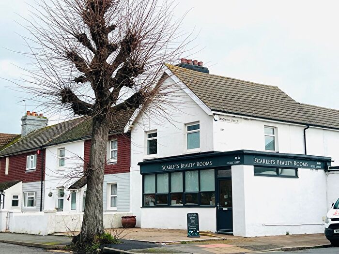 1 Bedroom Flat To Rent In Seaside, Eastbourne, BN22