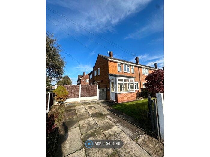 3 Bedroom Semi-detached House To Rent In Bebbington Close, Sale, M33