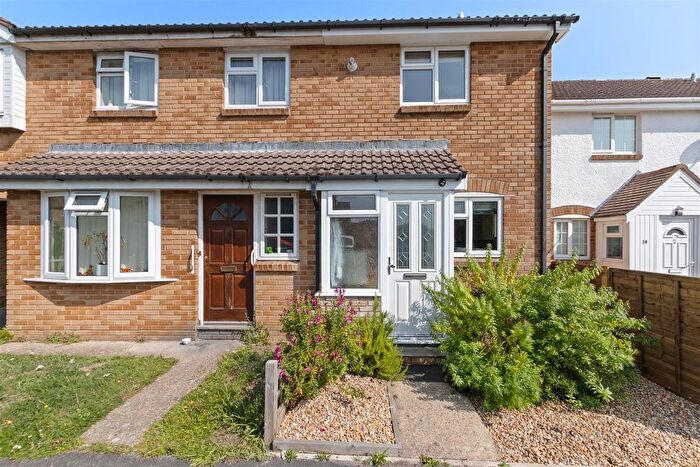 2 Bedroom Terraced House To Rent In Wheatear Drive, Petersfield, GU31