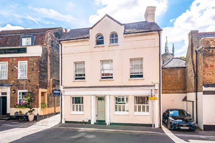 1 Bedroom Flat For Sale In High Street, Hampton, TW12