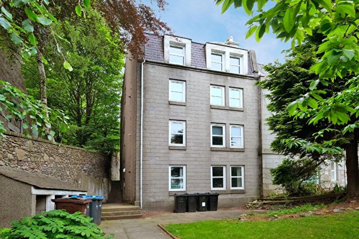 2 Bedroom Flat To Rent In Kings Crescent, Aberdeen, AB24