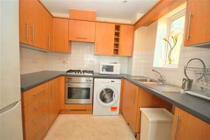 2 Bedroom Flat To Rent In Keating Close, Rochester, ME1