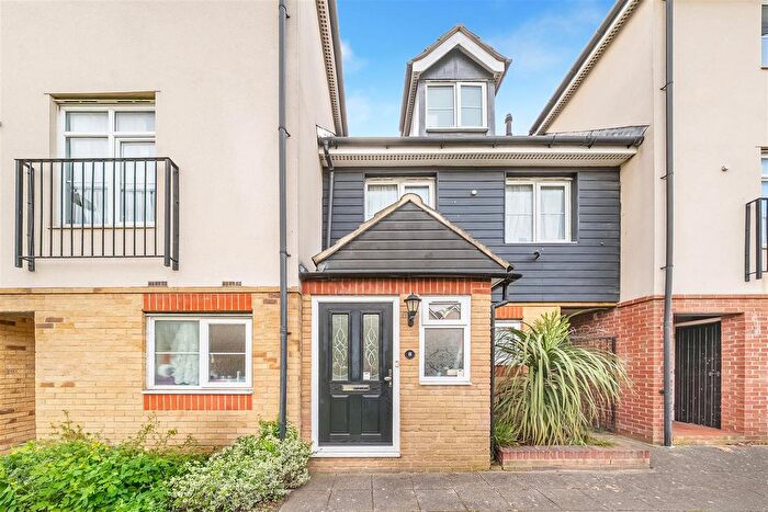 3 Bedroom Property For Sale In Blackthorn Road, Ilford, IG1