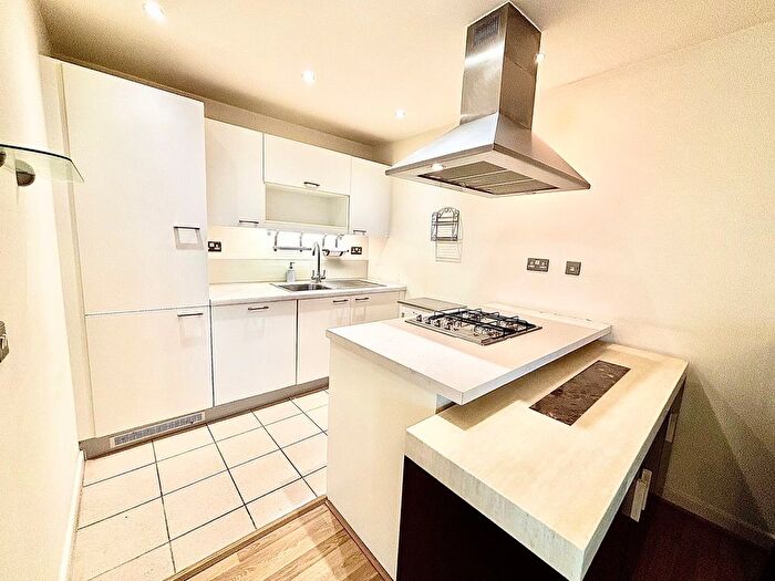 1 Bedroom Flat To Rent In Queen Mary Avenue, London, E18