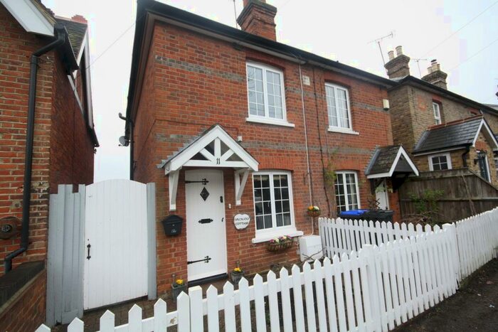 2 Bedroom Cottage To Rent In Spring Lane, Farnham Common, SL2