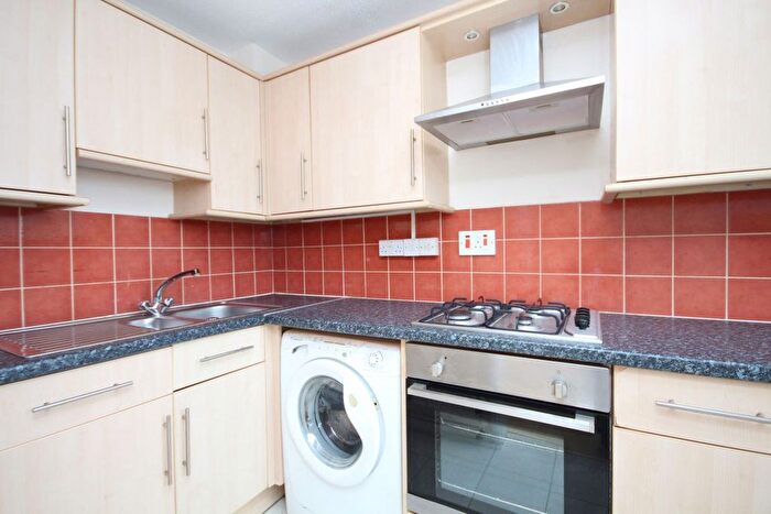 1 Bedroom Flat To Rent In Hazelhurst Crescent, Horsham, RH12